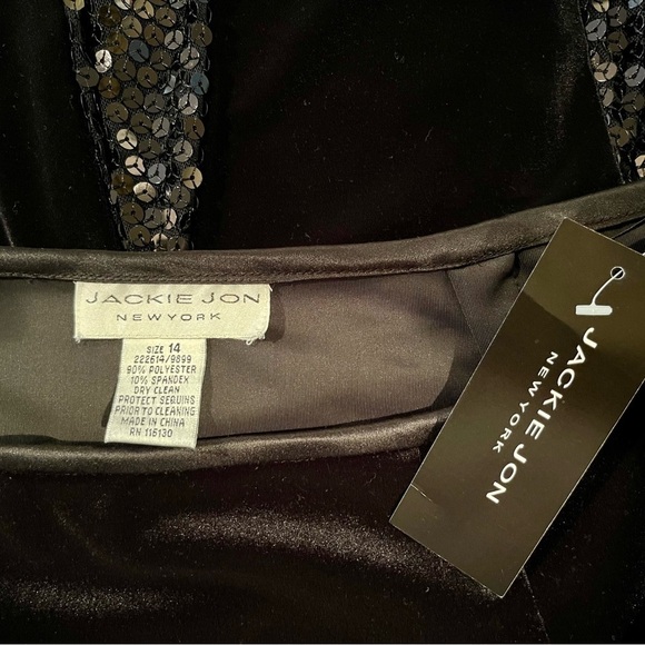 JACKIE JON, NWT, BLACK VELVET LOOK, MID LENGTH SKIRT. SIZE 14. - Picture 4 of 4